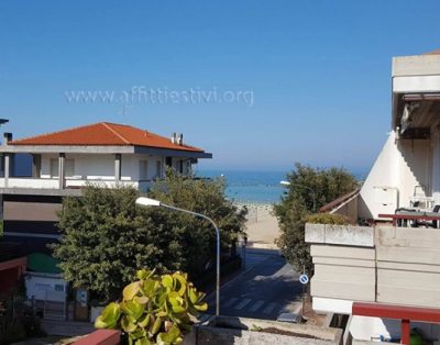 Appartamento con ampio terrazzo vista mare a 50 mt. dalla spiaggia – via Emilia – 37359