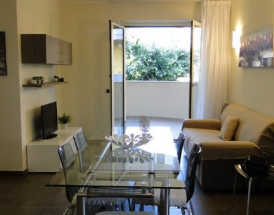 Bellissimo appartamento in centro a soli 150 mt. dal mare – via Milli – 1° piano – 37014