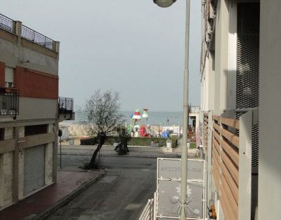 Appartamento di 70 mq. su due livelli a 50 mt. dal mare – via Libia