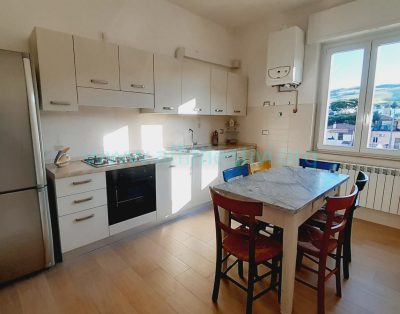 Appartamento 3 camere, 2 bagni, cucina, fronte mare – Lungomare Roma – 41280