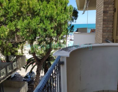 Appartamento in palazzina di fronte al mare – lungomare Roma – int. 21 La Pineta – 39815