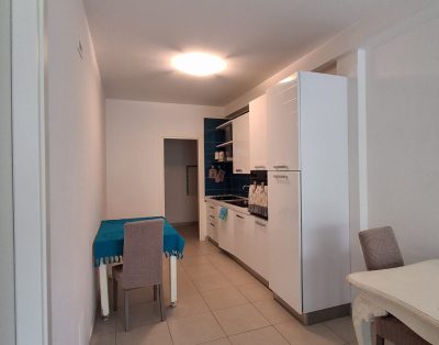 Appartamento al piano terra con due bagni a 200 mt. dal mare – via Napoli – 45471