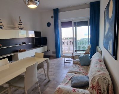 Appartamento al piano terra di fronte al mare – lungomare Trieste – 45410